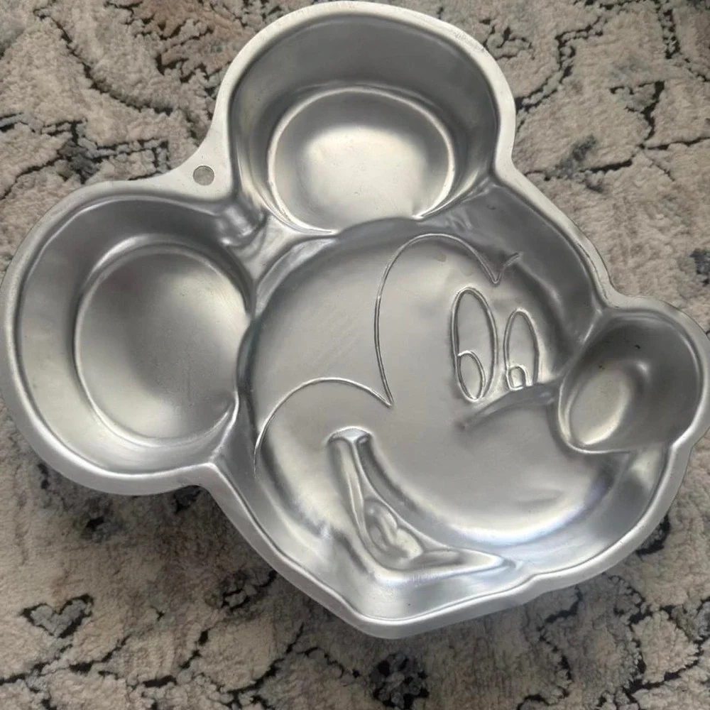 Wilton Mickey Mouse cake pan